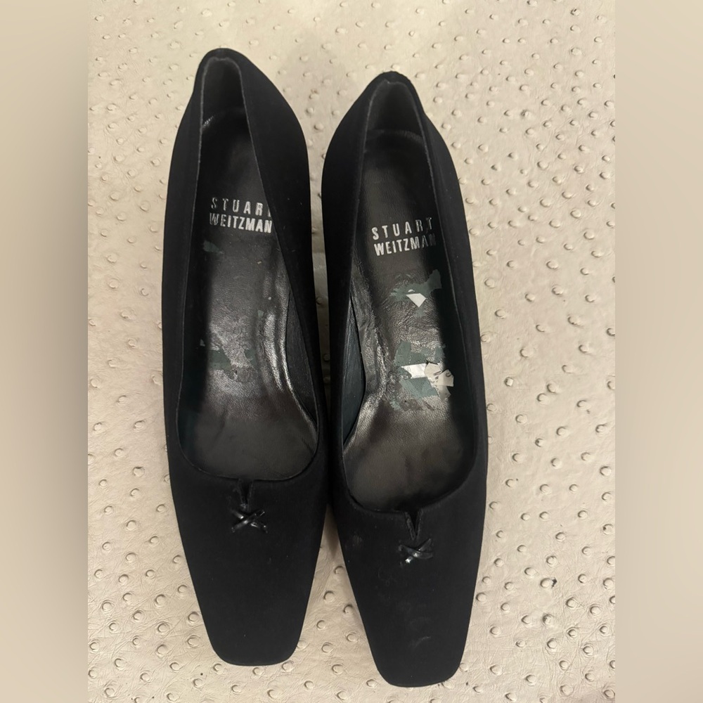 Stuart Weitzman woman’s black squared toe courts
